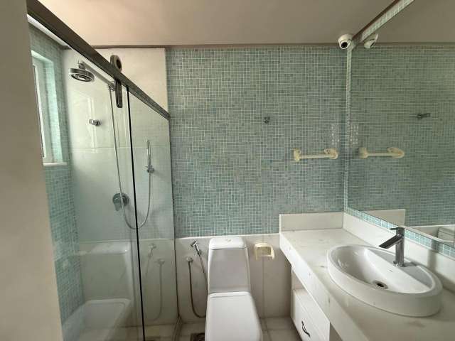 Casa em Lauro de Freitas com 4 suítes, 382m² à venda por R$ 8.800.000,00