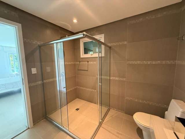 Casa em Lauro de Freitas com 4 suítes, 382m² à venda por R$ 8.800.000,00