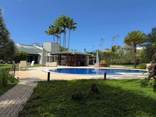 Casa em Lauro de Freitas com 4 suítes, 382m² à venda por R$ 8.800.000,00