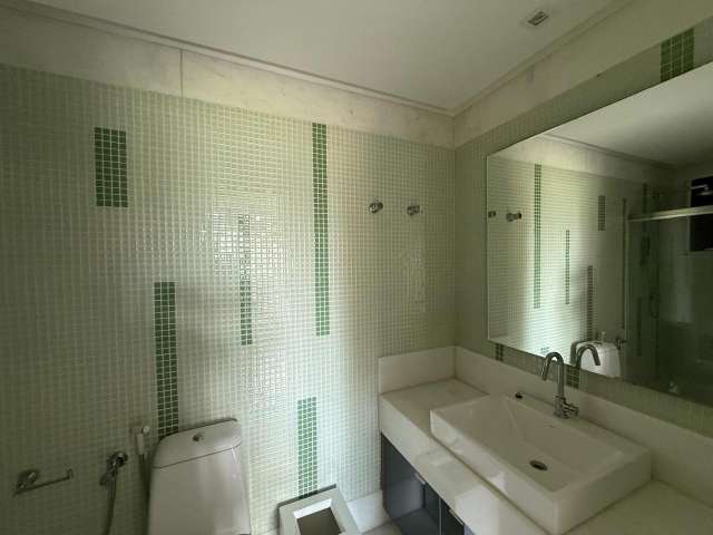 Casa em Lauro de Freitas com 4 suítes, 382m² à venda por R$ 8.800.000,00