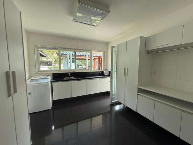 Casa em Lauro de Freitas com 4 suítes, 382m² à venda por R$ 8.800.000,00