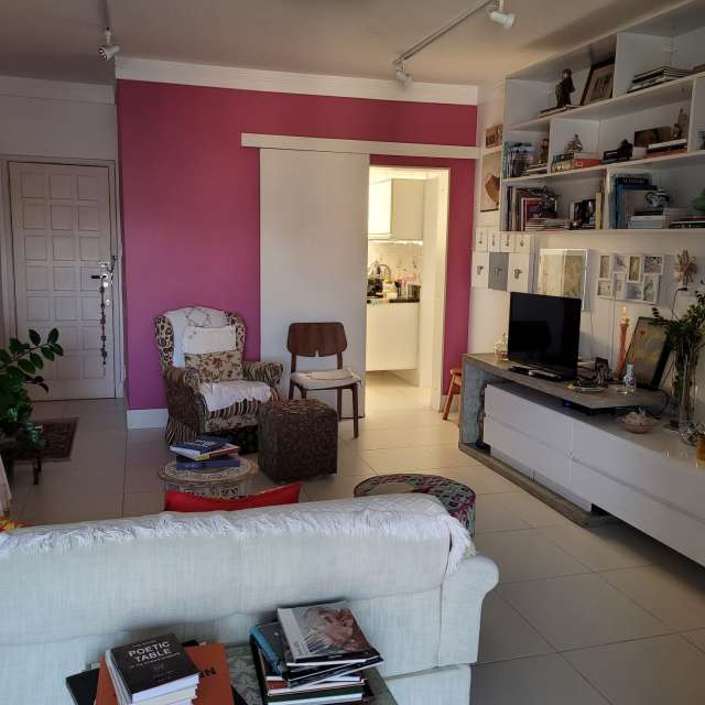 Apartamento em Amaralina com 2 quartos sendo 1 suíte, 130m² à venda por R$ 450.000,00