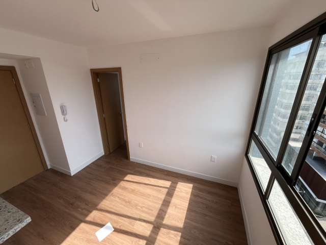 Apartamento na Barra com  1 suíte, 27m² à venda por R$ 590.000,00