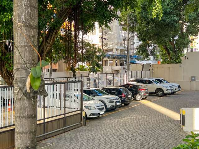 Apartamento na Graça PORTEIRA FECHADA com 3 quartos sendo 2 suítes, 108m² à venda por R$ 1.850.000,00