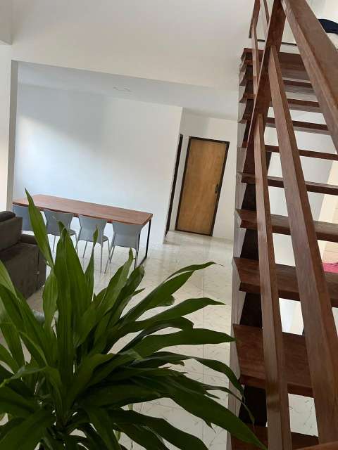 Casa com 5 quartos e 4 suítes, 496,00 m² à venda por R$ 799.000,00