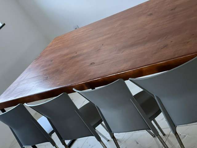 Casa com 5 quartos e 4 suítes, 496,00 m² à venda por R$ 799.000,00