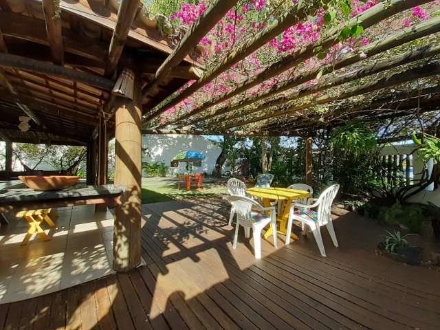 Casa em Vilas do Atlântico com 4 quartos sendo 2 suítes, 282m² à venda por R$ 1.900.000,00