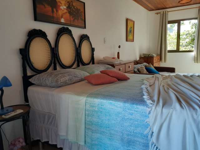 Casa em Vilas do Atlântico com 4 quartos sendo 2 suítes, 282m² à venda por R$ 1.900.000,00