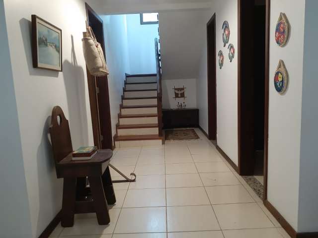 Casa em Vilas do Atlântico com 4 quartos sendo 2 suítes, 282m² à venda por R$ 1.900.000,00