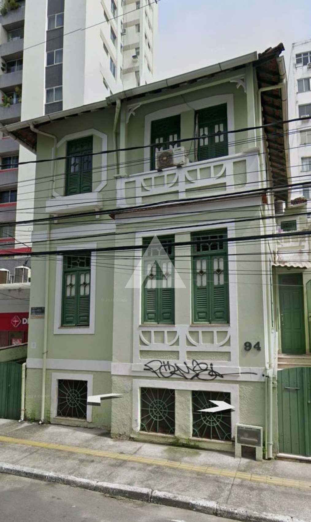 Casa comercial com 8 quartos, 200m² à venda por R$ 2.000.000,00