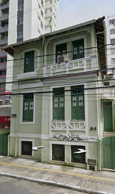 Casa comercial com 8 quartos, 200m² à venda por R$ 2.000.000,00