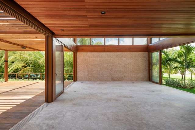 Casa em Praia do Forte com 6 suítes, 475m² à venda por R$ 7.800.000,00