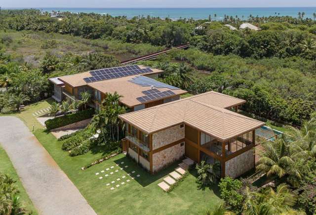 Casa em Praia do Forte com 6 suítes, 475m² à venda por R$ 7.800.000,00