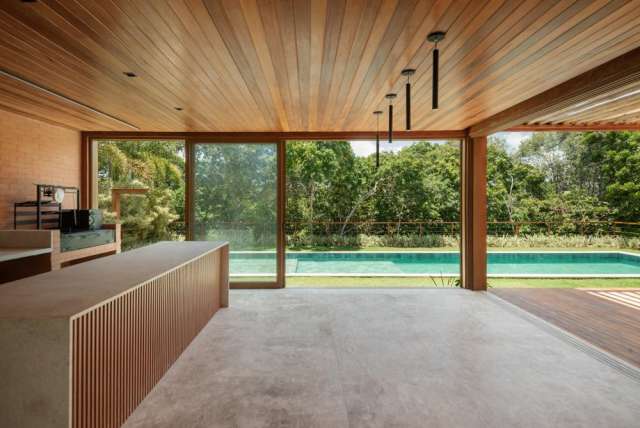 Casa em Praia do Forte com 6 suítes, 475m² à venda por R$ 7.800.000,00