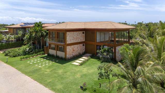 Casa em Praia do Forte com 6 suítes, 475m² à venda por R$ 7.800.000,00