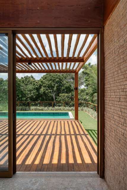 Casa em Praia do Forte com 6 suítes, 475m² à venda por R$ 7.800.000,00