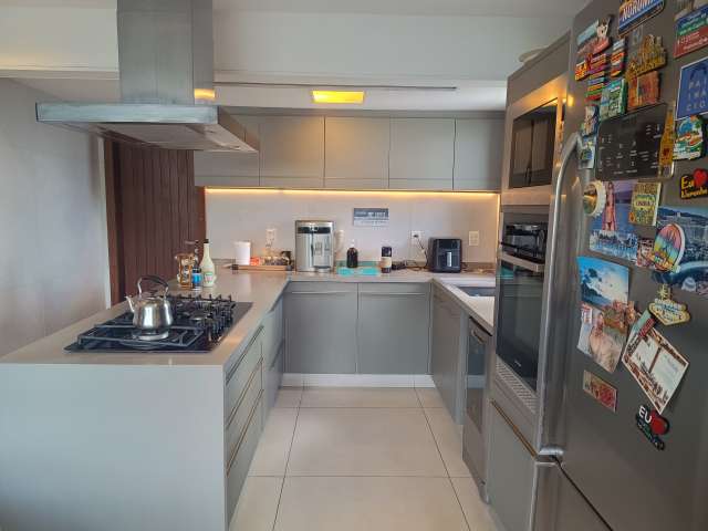 Casa em Piatã com 5 suítes, PORTEIRA FECHADA, 475m² à venda por R$ 5.500.000,00