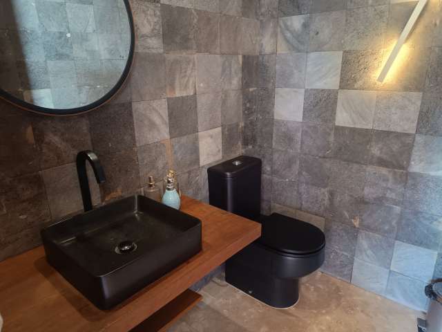 Casa em Piatã com 5 suítes, PORTEIRA FECHADA, 475m² à venda por R$ 5.500.000,00