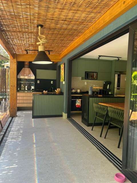 Casa em Praia do Forte com 3 suítes, 115m² à venda por R$ 2.800.000,00