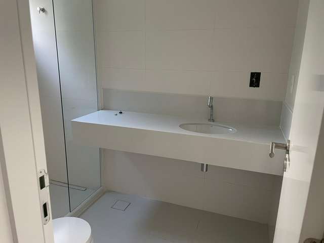 Casa em Praia do Forte com 6 suítes, 408m² à venda por R$ 5.200.000,00