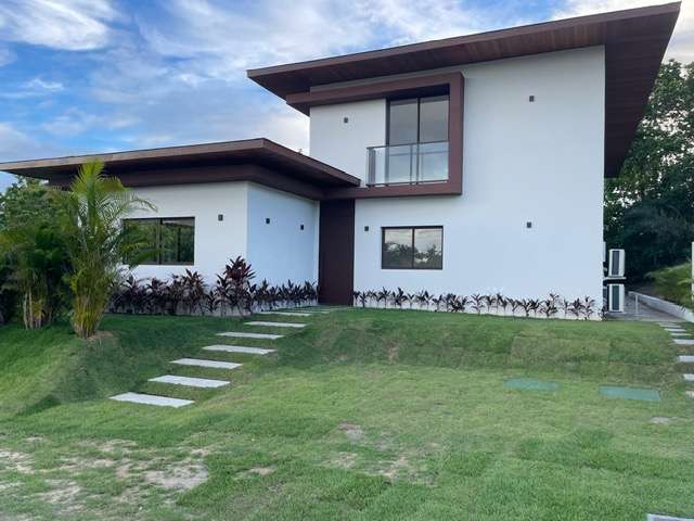 Casa em Praia do Forte com 6 suítes, 408m² à venda por R$ 5.200.000,00