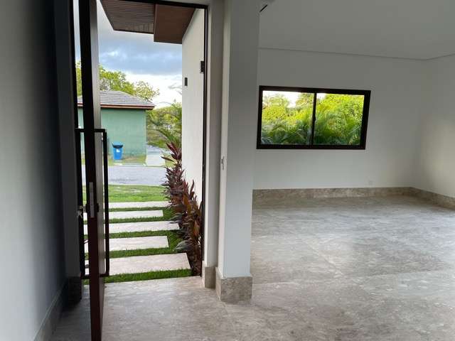 Casa em Praia do Forte com 6 suítes, 408m² à venda por R$ 5.200.000,00