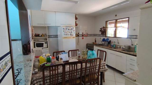 Casa em Monte Gordo com 4 quartos sendo 2 suítes, 250m² à venda por R$ 1.150.000,00