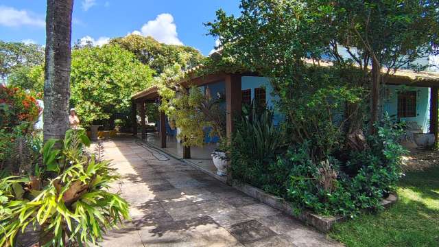 Casa em Monte Gordo com 4 quartos sendo 2 suítes, 250m² à venda por R$ 1.150.000,00