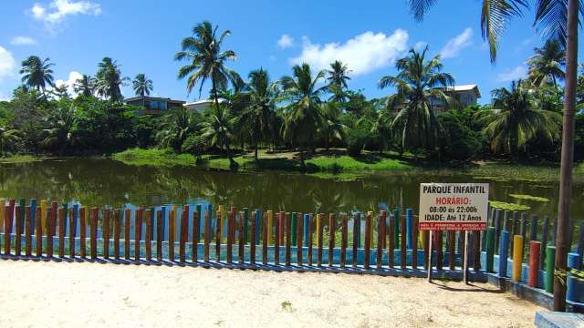 Casa em Monte Gordo com 4 quartos sendo 2 suítes, 250m² à venda por R$ 1.150.000,00