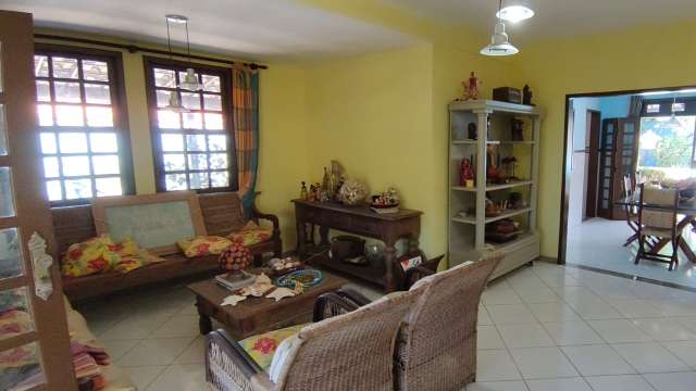 Casa em Monte Gordo com 4 quartos sendo 2 suítes, 250m² à venda por R$ 1.150.000,00