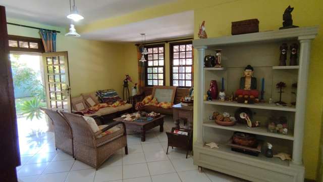 Casa em Monte Gordo com 4 quartos sendo 2 suítes, 250m² à venda por R$ 1.150.000,00