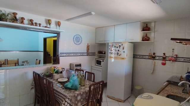 Casa em Monte Gordo com 4 quartos sendo 2 suítes, 250m² à venda por R$ 1.150.000,00