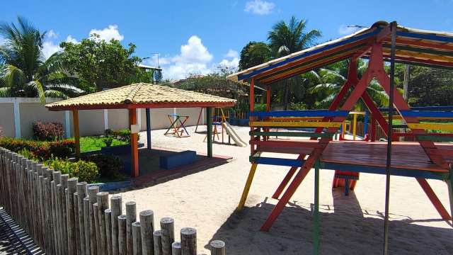 Casa em Monte Gordo com 4 quartos sendo 2 suítes, 250m² à venda por R$ 1.150.000,00