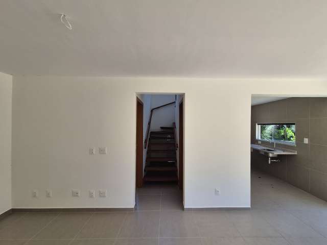 Casa na Praia do Forte com 3 quartos sendo 2 suítes, 135m² à venda por R$ 1.250.000,00