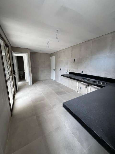 Apartamento na Ondina com 4 suítes, 303m² à venda por R$ 6.320.000,00