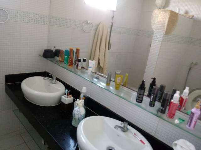 Casa ampla, 1.276m² de área total, 5 quartos, 3 suítes, Ipitanga