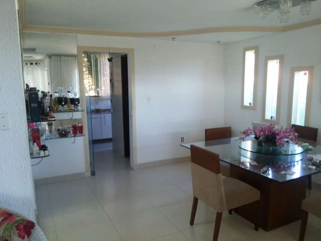 Casa ampla, 1.276m² de área total, 5 quartos, 3 suítes, Ipitanga