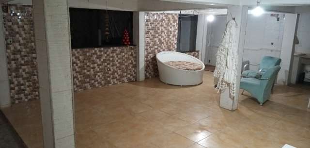 Casa ampla, 1.276m² de área total, 5 quartos, 3 suítes, Ipitanga