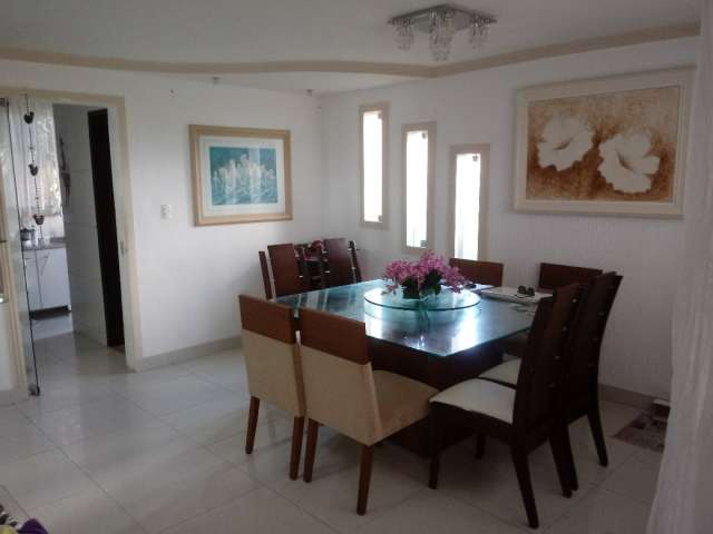 Casa ampla, 1.276m² de área total, 5 quartos, 3 suítes, Ipitanga