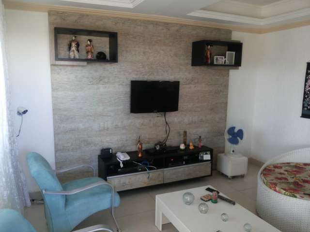 Casa ampla, 1.276m² de área total, 5 quartos, 3 suítes, Ipitanga