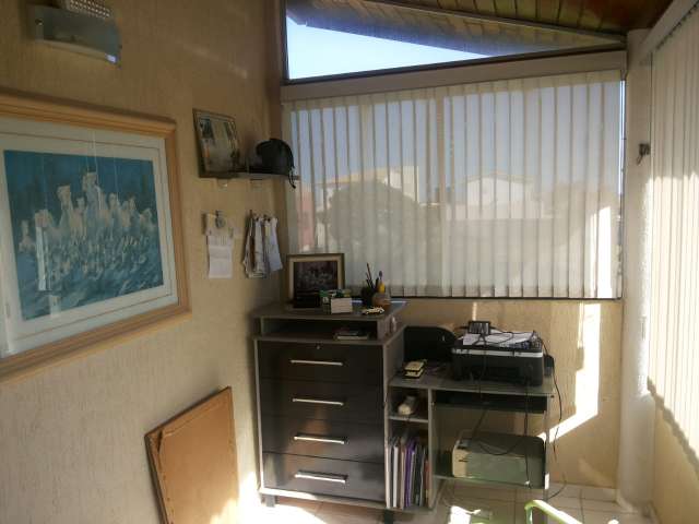 Casa ampla, 1.276m² de área total, 5 quartos, 3 suítes, Ipitanga