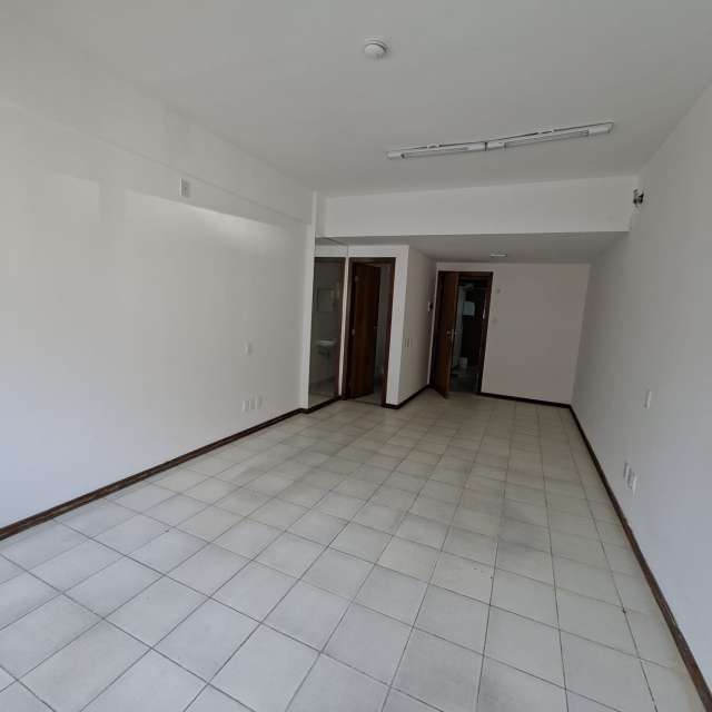 Sala com 27,00 m² para alugar por R$ 1.100,00 - Caminho das Árvores - Salvador/BA