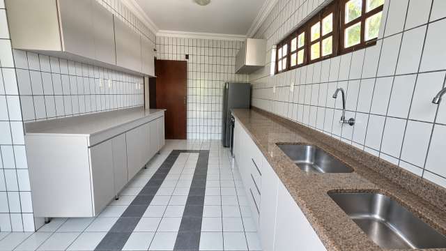 Casa com 4 suítes, 705m² à venda por R$ 3.500.000,00