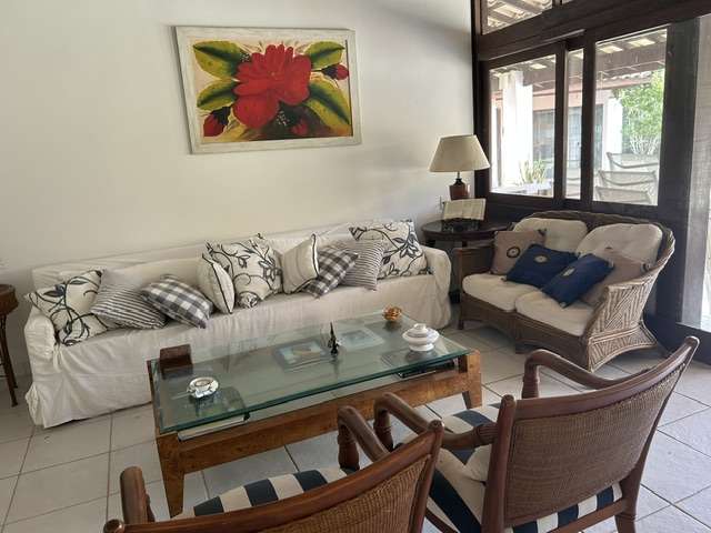 Casa em Portão com 10 quartos sendo 9 suítes, 230m² à venda por R$ 3.000.000,00