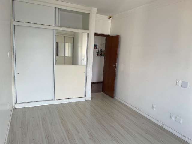 Apartamento PORTEIRA FECHADA no Canela com 4 quartos sendo 1 suíte, 261m² à venda por R$ 1.100.000,00