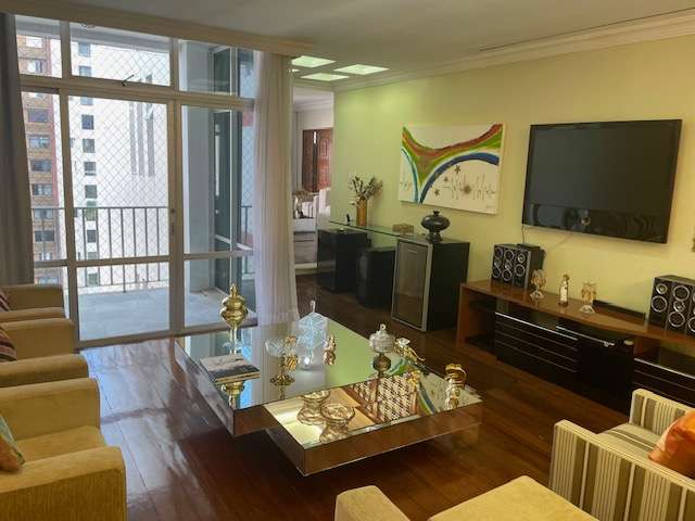 Apartamento PORTEIRA FECHADA no Canela com 4 quartos sendo 1 suíte, 261m² à venda por R$ 1.100.000,00