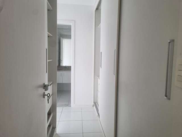 Apartamento no Alphaville 1, com 5 quartos sendo 2 suítes, 137m² à venda por R$ 1.420.000,00