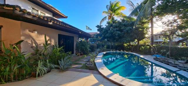 Casa com 5 quartos e 3 suítes, 1.000,00 m² à venda por R$ 3.800.000,00 - Piatã - Salvador/BA 
