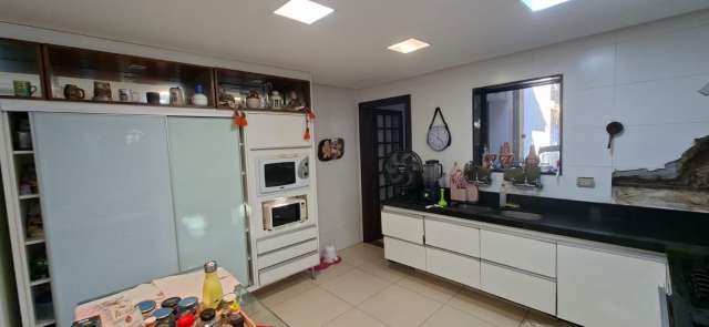 Casa com 5 quartos e 3 suítes, 1.000,00 m² à venda por R$ 3.800.000,00 - Piatã - Salvador/BA 