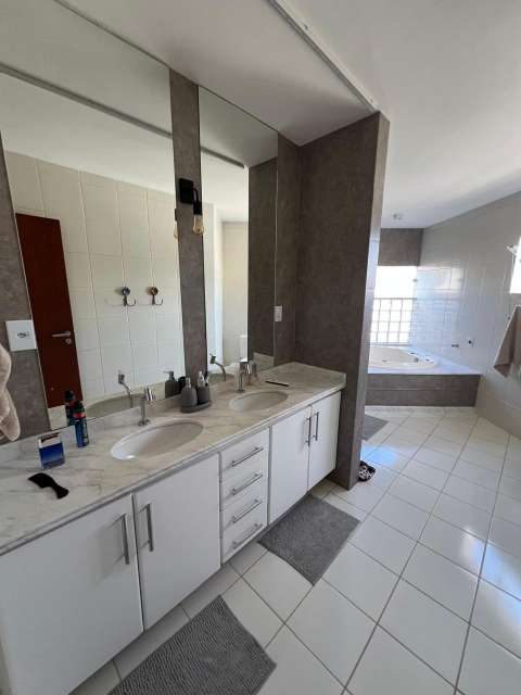  Casa com 4 suítes em Condomínio Fechado – na Av. Priscila Dutra | Vilas do Atlântico R$2.050.000,00 
